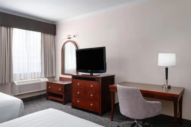 베스트 웨스턴 플러스 다운타운 인 & 스위트-스탠다드룸, 퀸사이즈침대 2개, 금연, 냉장고 및 전자레인지-2