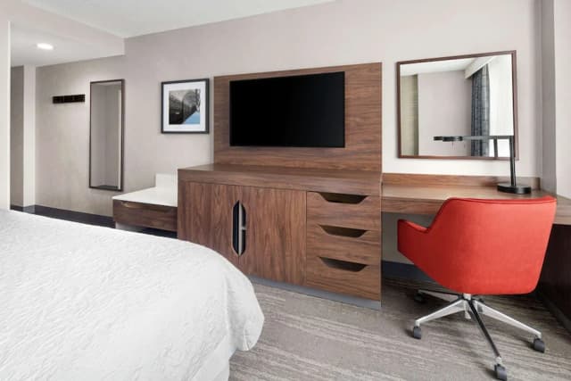 芝加哥市區歡朋套房飯店-客房, 1 張特大雙人床, 無障礙, 非吸煙房 (Hearing)-1