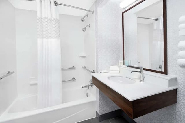 芝加哥市區歡朋套房飯店-客房, 2 張標準雙人床, 無障礙, 浴缸 (Mobility & Hearing)-5