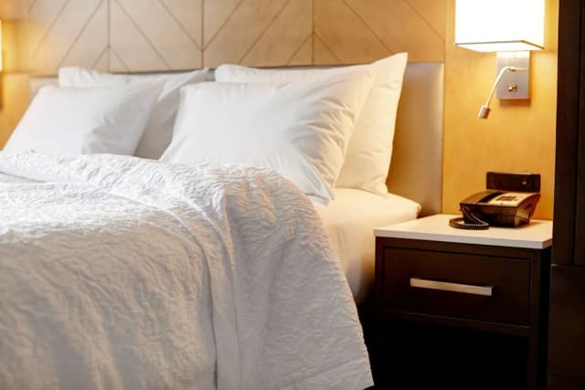 ハンプトン  イン ブルックリン / ダウンタウン-ルーム キングベッド 1 台 冷蔵庫-4