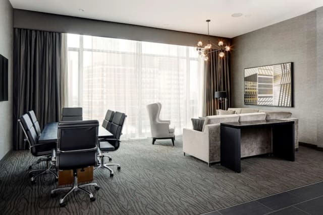 ハンプトン  イン ブルックリン / ダウンタウン-スイート キングベッド 1 台 バリアフリー (Roll-In Shower)-1