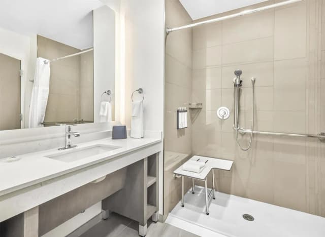 ハイアット  ハウス ヒューストン メディカル センター-ルーム キングベッド 1 台 バリアフリー (Den, Roll-In Shower)-3