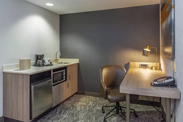 SpringHill Suites Anchorage Midtown-Suite, Multiple Beds (Mobility/Hearing Accessible, Tub)-3