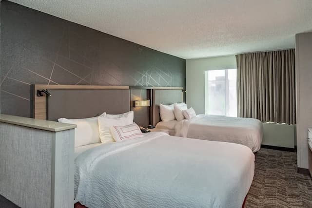 SpringHill Suites Anchorage Midtown-Suite, Multiple Beds (Mobility/Hearing Accessible, Tub)-2