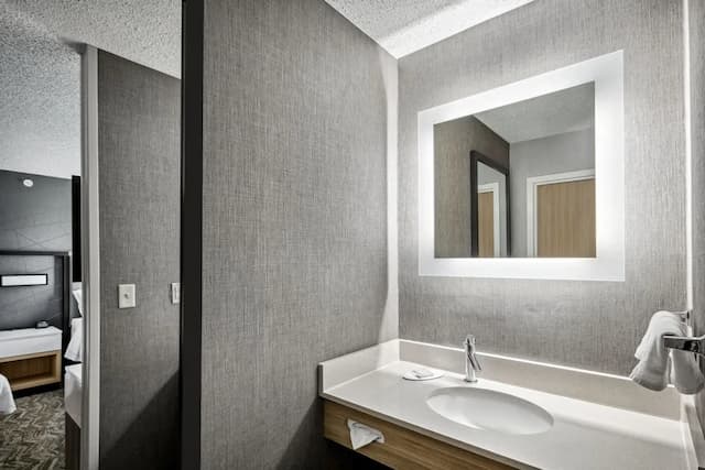 SpringHill Suites Anchorage Midtown-Suite, Multiple Beds (Mobility/Hearing Accessible, Tub)-6