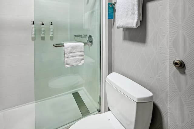 SpringHill Suites Anchorage Midtown-Suite, Multiple Beds (Mobility/Hearing Accessible, Tub)-13