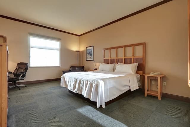 Dimond Center Hotel-Standard Room, 2 Queen Beds-7