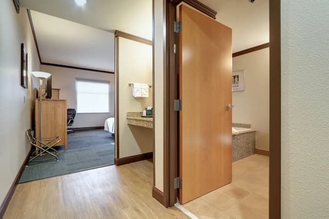 Dimond Center Hotel-Standard Room, 2 Queen Beds-5