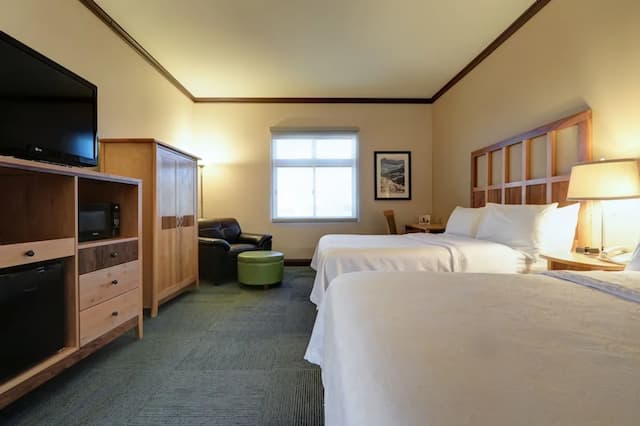 Dimond Center Hotel-Standard Room, 2 Queen Beds-12