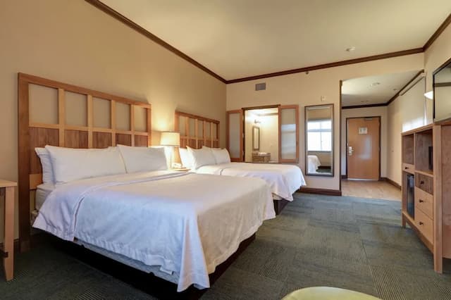 Dimond Center Hotel-Standard Room, 1 King Bed-10