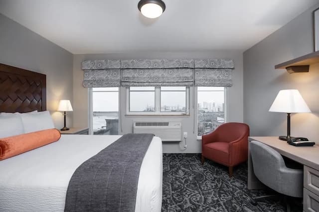 Mediterranean Inn-Queen Guestroom-3