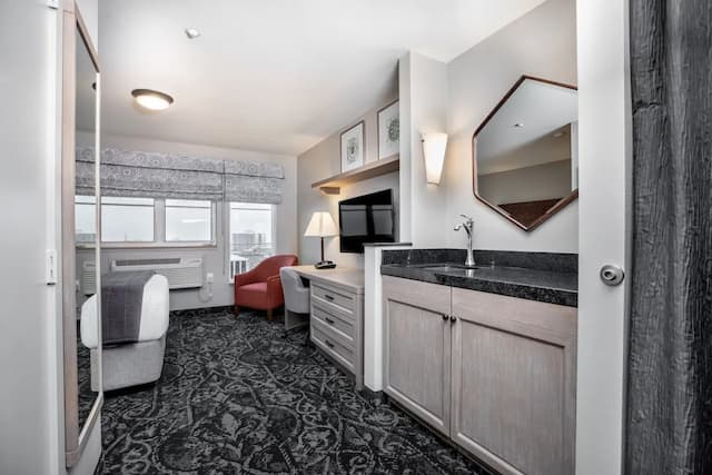 Mediterranean Inn-Room, Run of House-9