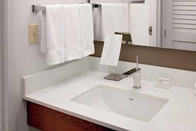 Courtyard by Marriott Houston Rice University-Room, 1 King Bed with Sofa bed (Mobility/Hearing Access, Roll-In Shwr)-2