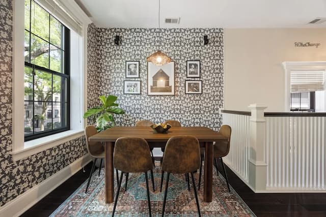 Wrigleyville Suites-Queen Room with Shared Bathroom 1-5