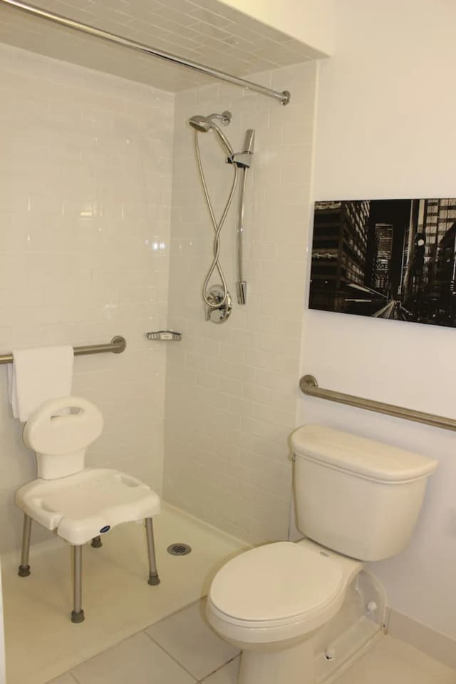 크라운 플라자 시카고 웨스트 루프 바이 IHG-스탠다드룸, 더블침대 2개, 롤인 샤워 시설 (Communications)-2