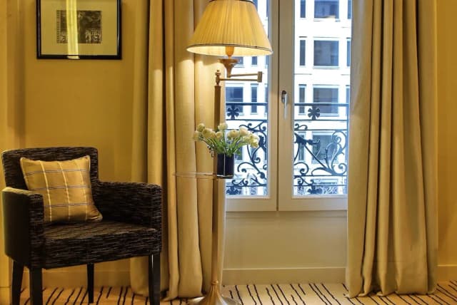 Hôtel Montaigne-Economy Suite, 1 King Bed, City View-10