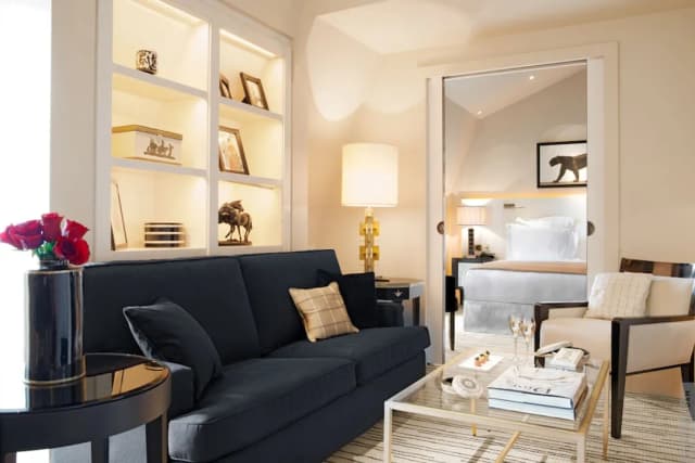 Hôtel Montaigne-Suite, 1 King Bed, City View-1