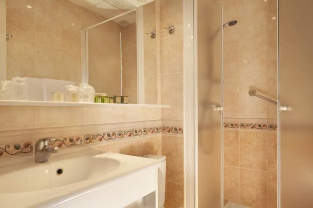 オテル テルミヌス リヨン-クラシック ダブルルーム-4