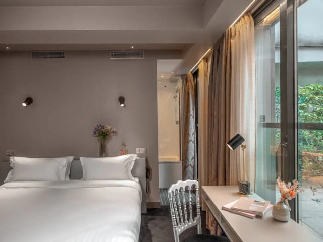 Grand Hotel Lafayette-Deluxe Double Room-2