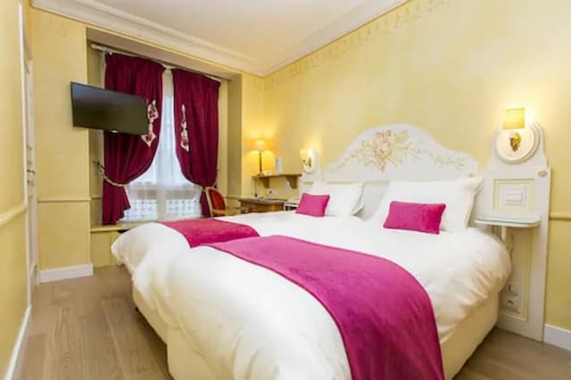 Hôtel Gavarni-Classic Twin Room, 2 Twin Beds-1