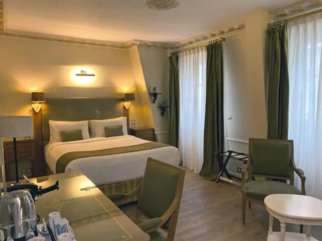 Hôtel Gavarni-Deluxe Room-1