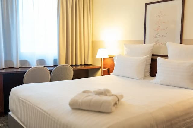 Mercure Paris Gare Montparnasse TGV-Superior Room, 1 Double Bed, Tower (Eiffel Tower view)-3