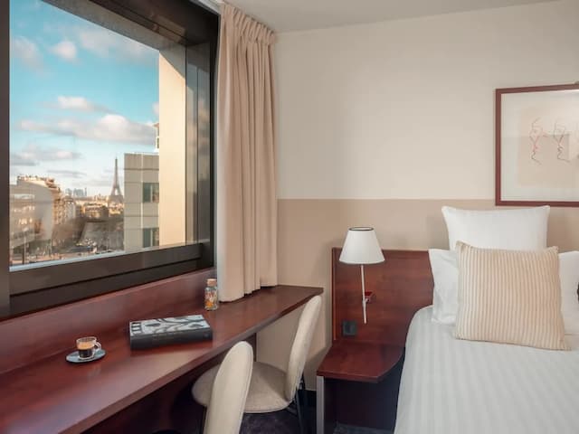 Mercure Paris Gare Montparnasse TGV-Superior Room, 1 Double Bed, Tower (Eiffel Tower view)-14