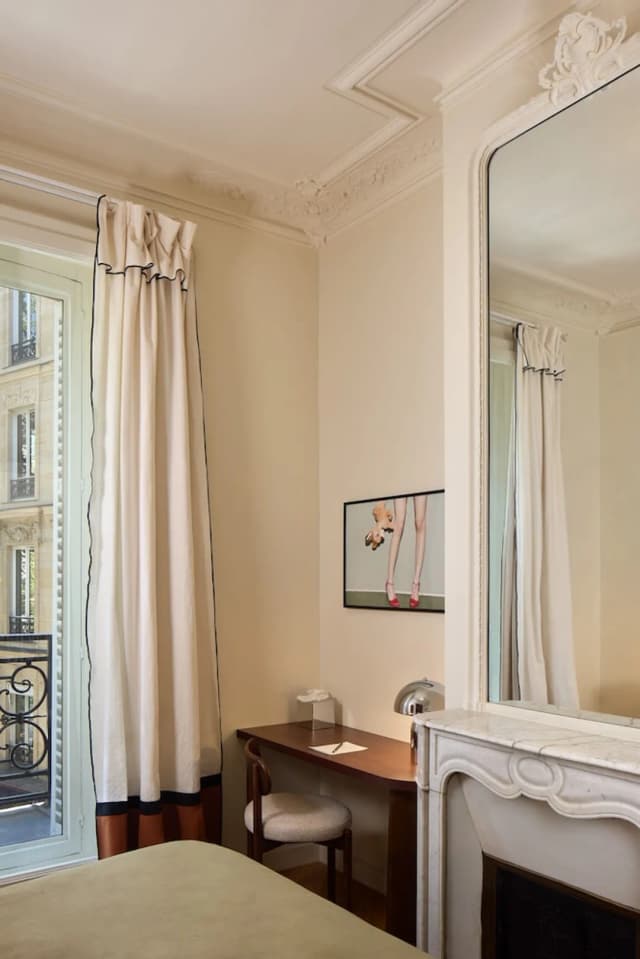Hôtel D'Argenson-经典双人房, 1 张大床, 无烟房, 城市景观 (Douche)-3