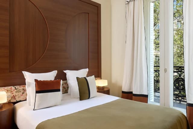 Hôtel D'Argenson-经典双人房, 1 张大床, 无烟房, 城市景观 (Douche)-1