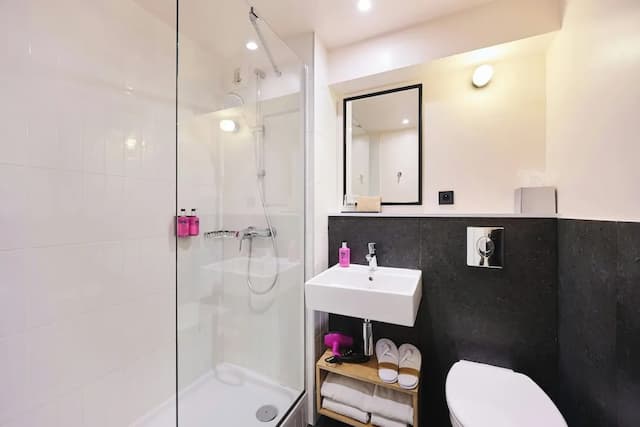 法國巴黎巴士底 Moxy 酒店-家庭客房, 1 張加大雙人床和 1 張沙發床-8