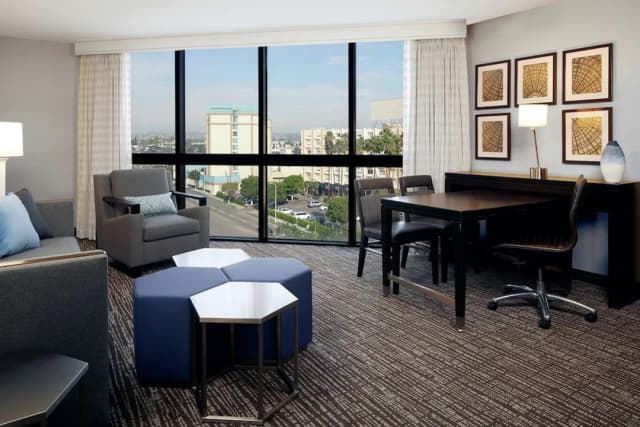 Embassy Suites by Hilton Los Angeles International Airport North-King, Premium Suite-4