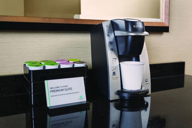 Embassy Suites by Hilton Los Angeles International Airport North-King, Premium Suite-2
