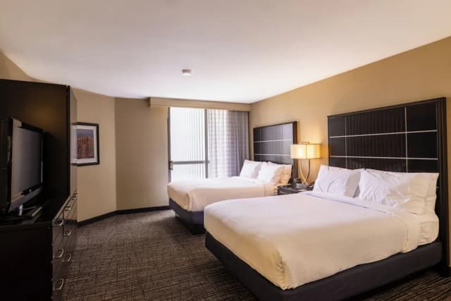 Embassy Suites by Hilton Los Angeles International Airport North-Premium Suite, 2 Queen Beds-1