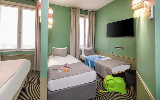 Avalon Hotel Paris Gare du Nord-Quadruple Room-3