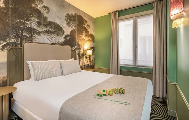 Avalon Hotel Paris Gare du Nord-Quadruple Room-1