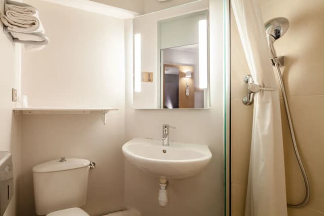 B&B HOTEL Paris Porte de la Villette-四人房, 无烟房-3