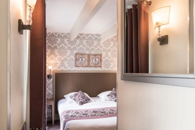 Hotel Monceau Wagram-Deluxe Double Room-1