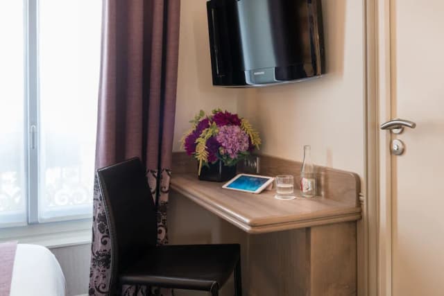 Hotel Monceau Wagram-Triple Room-3