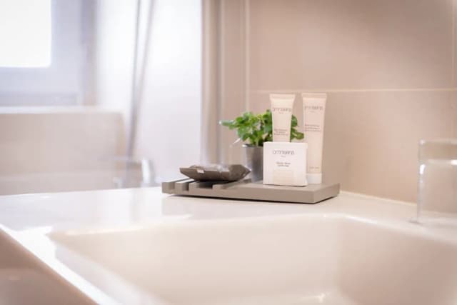 Hotel Monceau Wagram-Triple Room-6