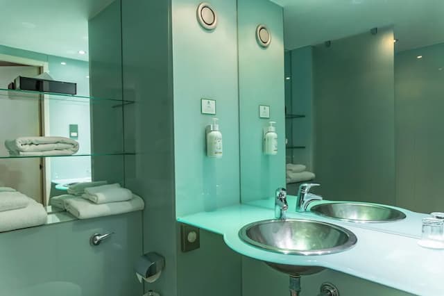 ホリデイ イン ロンドン - ウエスト by IHG-スタンダード ルーム ベッド (複数台)-3