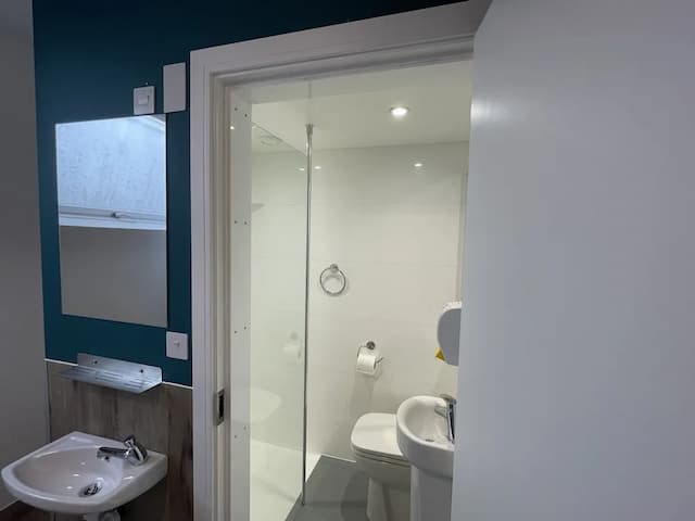 Smart Camden Inn Hostel-Private 6 Bed Dorm (Ensuite)-8