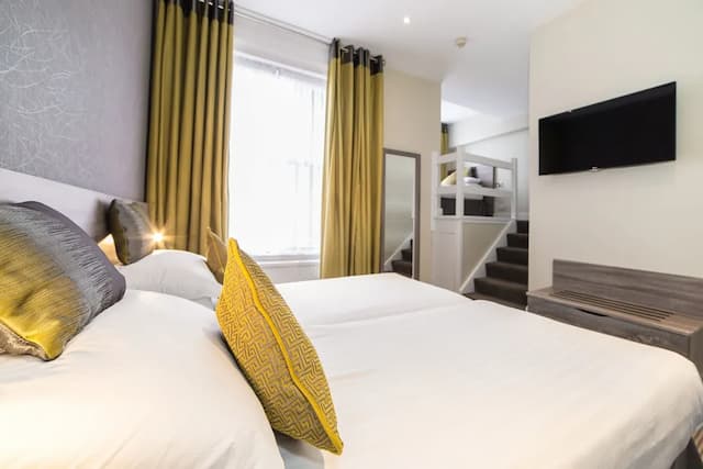 鳳凰酒店-標準三人房-1