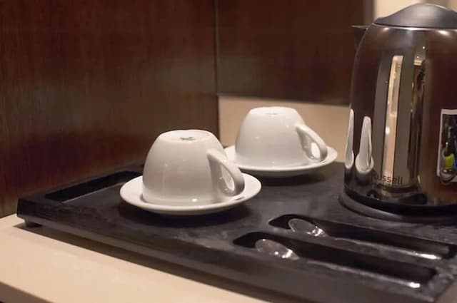 St George Hotel Wembley-Deluxe Double or Twin Room-5