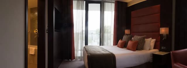 St George Hotel Wembley-Junior Double Room-16