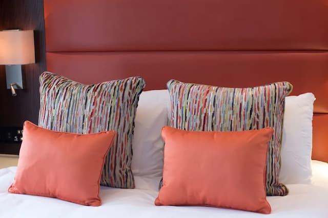 St George Hotel Wembley-Junior Double Room-3