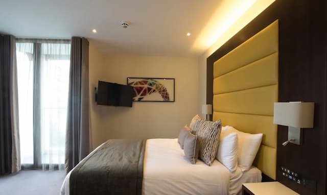 St George Hotel Wembley-Junior Double Room-10