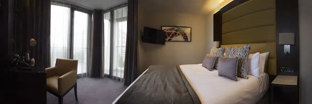 St George Hotel Wembley-Junior Double Room-17