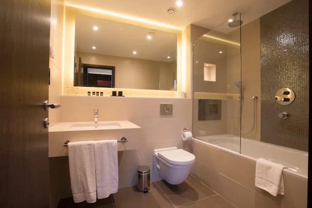 St George Hotel Wembley-Junior Double Room-15