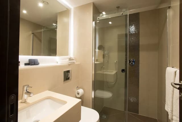 St George Hotel Wembley-Superior Double or Twin Room-18