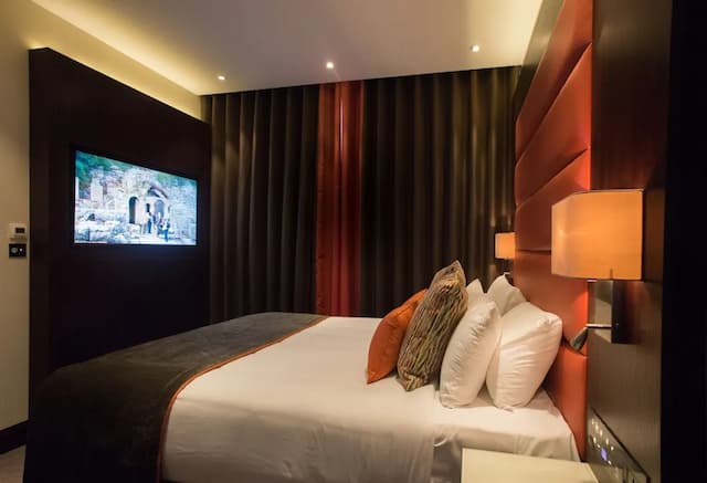 St George Hotel Wembley-Superior Double or Twin Room-11